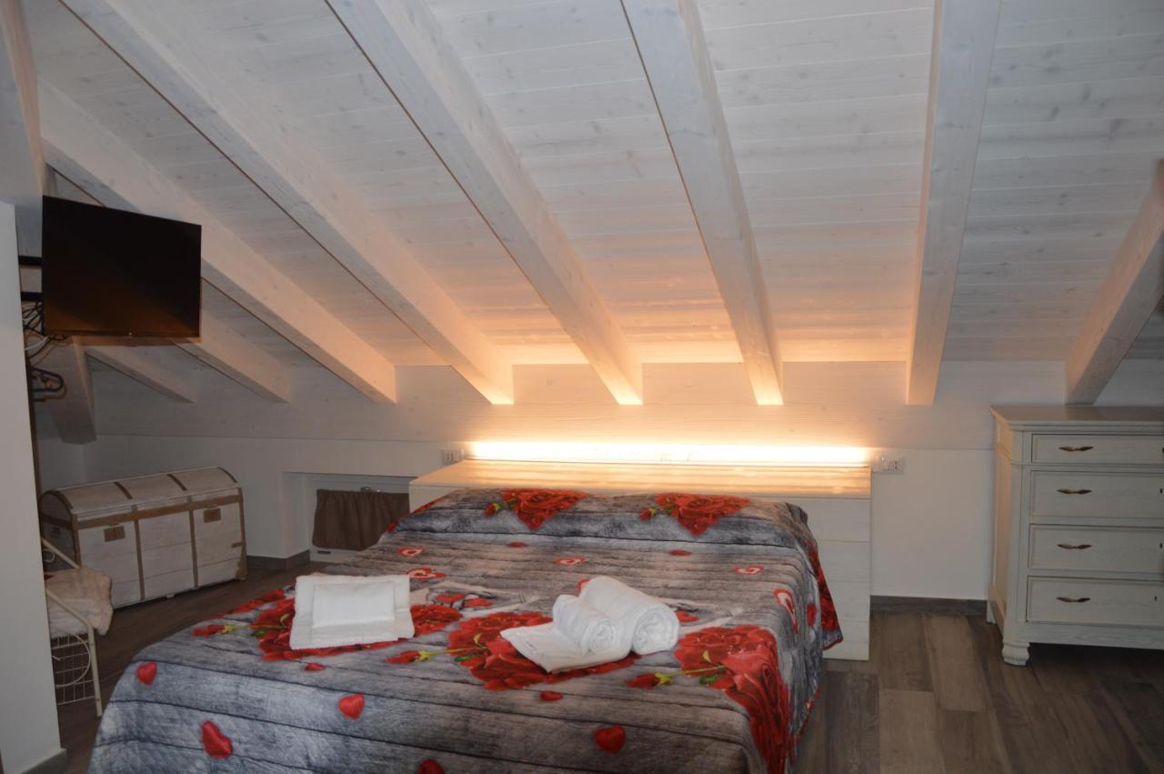 White Suite - Jacuzzi, Swimming Pool & Lake View Lezzeno Exterior foto